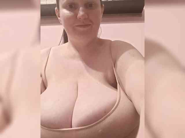 LadyAlma webcam
