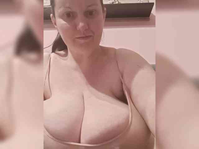 LadyAlma webcam