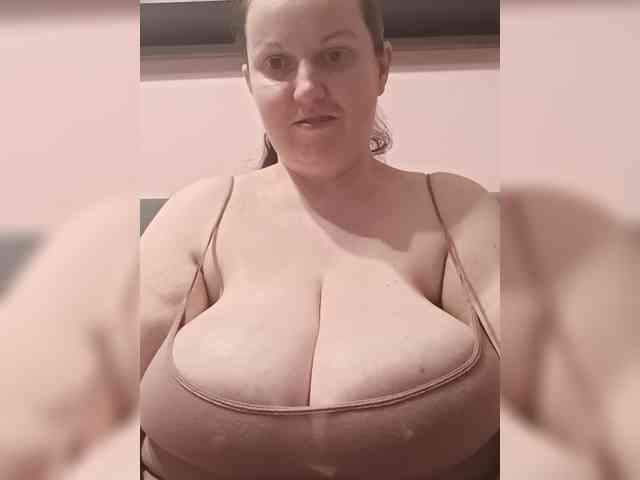 LadyAlma webcam