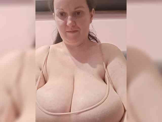 LadyAlma webcam