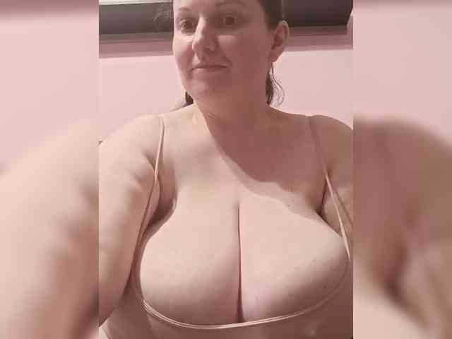 LadyAlma webcam