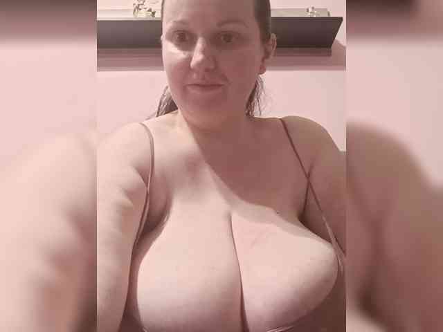 LadyAlma webcam