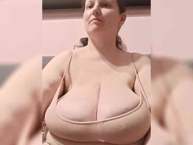 LadyAlma webcam