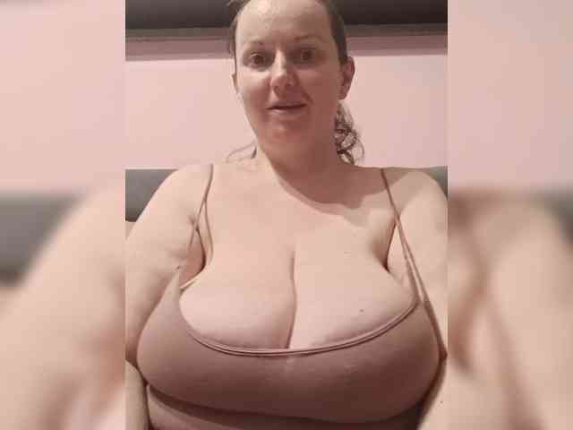 LadyAlma webcam