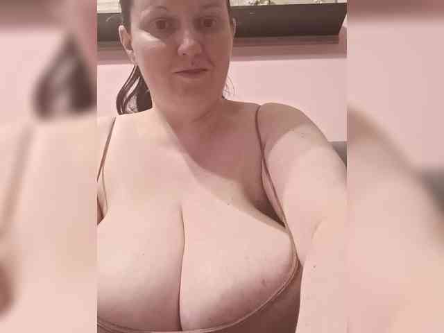 LadyAlma webcam
