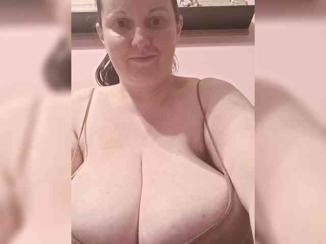 LadyAlma webcam