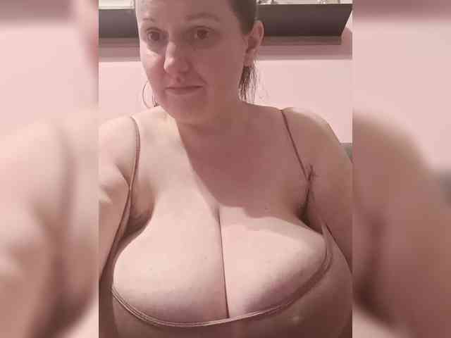 LadyAlma webcam
