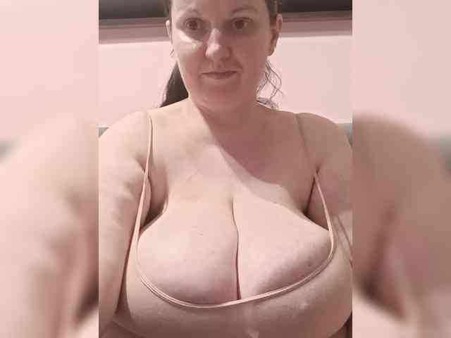 LadyAlma webcam