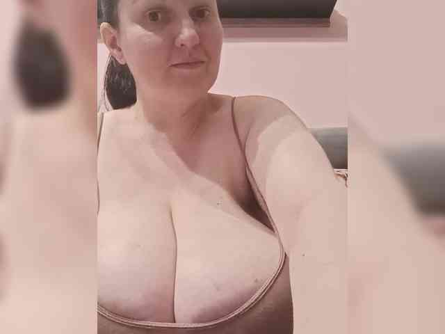 LadyAlma webcam