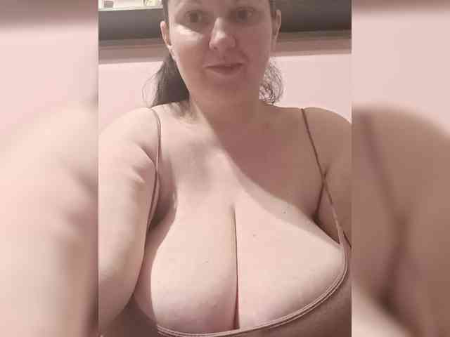LadyAlma webcam