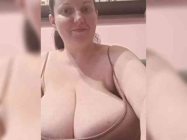 LadyAlma webcam