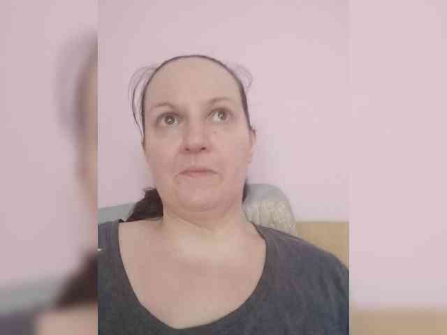 LadyAlma webcam
