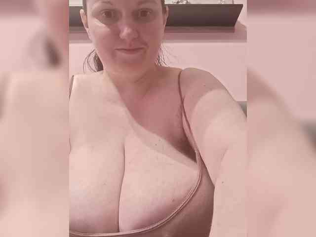 LadyAlma webcam
