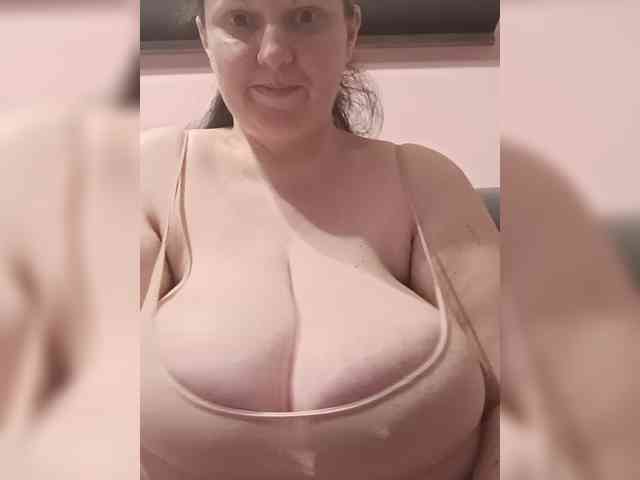 LadyAlma webcam