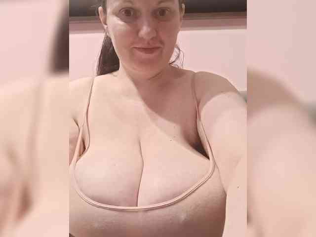 LadyAlma webcam