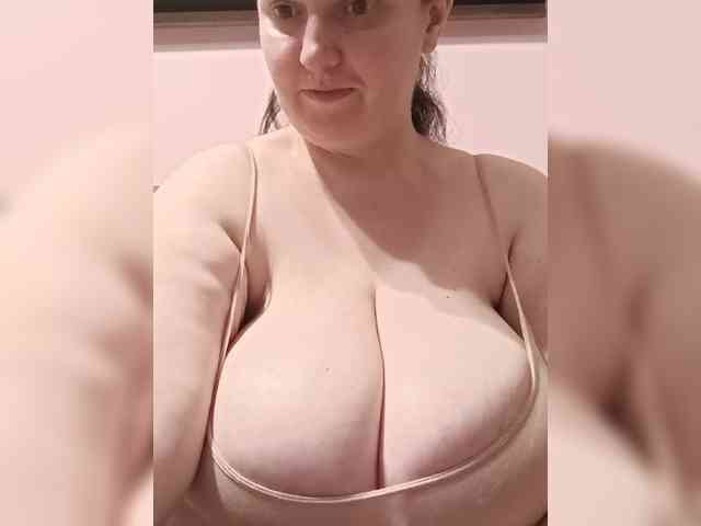 LadyAlma webcam