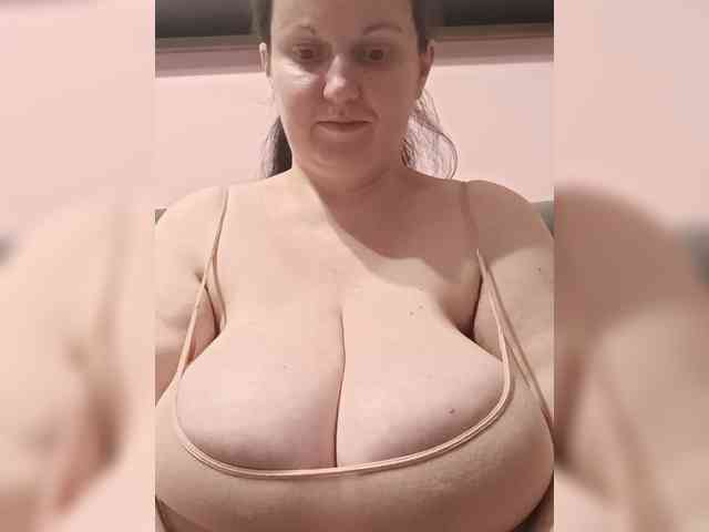 LadyAlma webcam