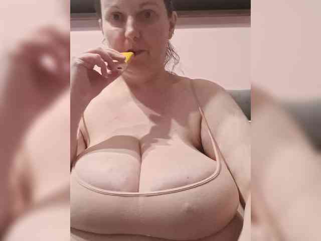 LadyAlma webcam