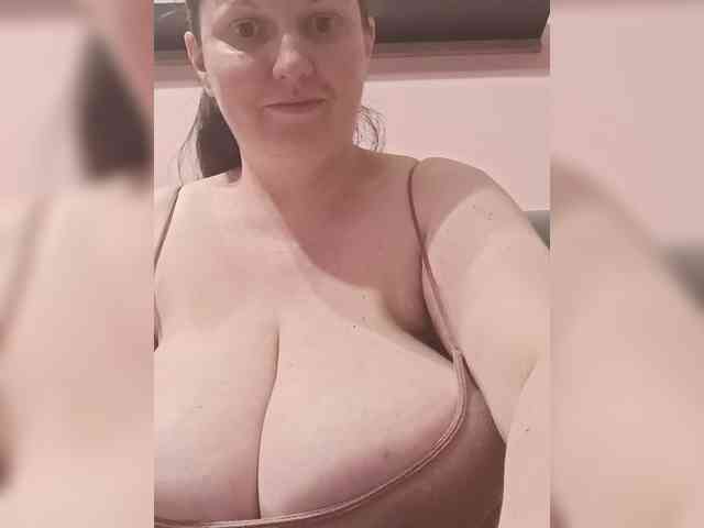 LadyAlma webcam