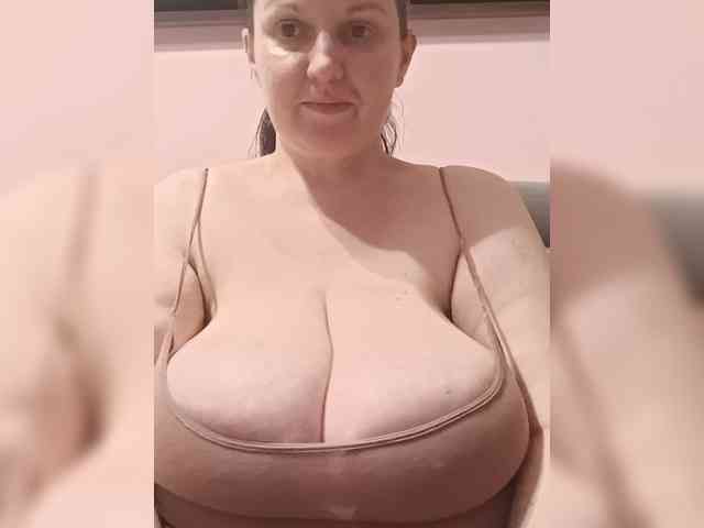 LadyAlma webcam