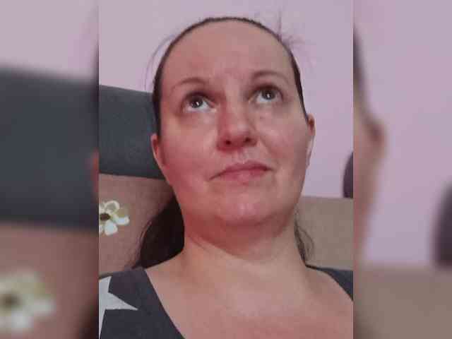 LadyAlma webcam