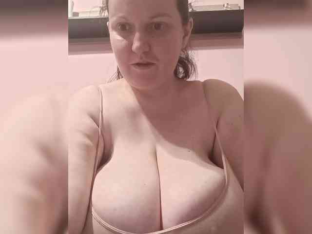 LadyAlma webcam