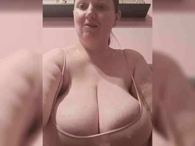 LadyAlma webcam