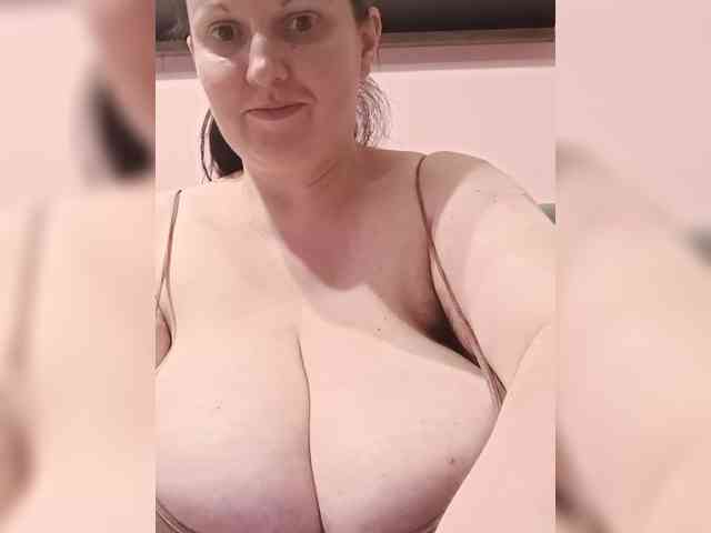 LadyAlma webcam