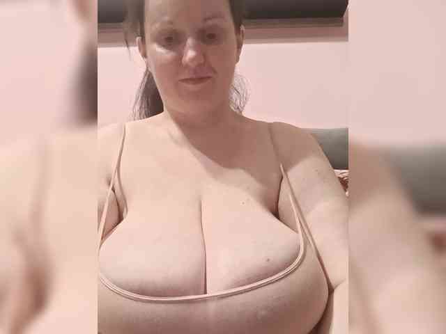LadyAlma webcam