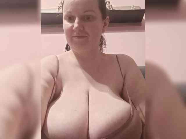 LadyAlma webcam