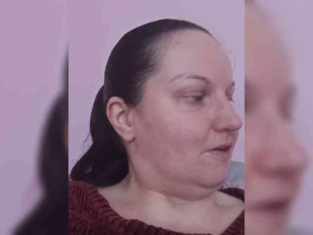 LadyAlma webcam
