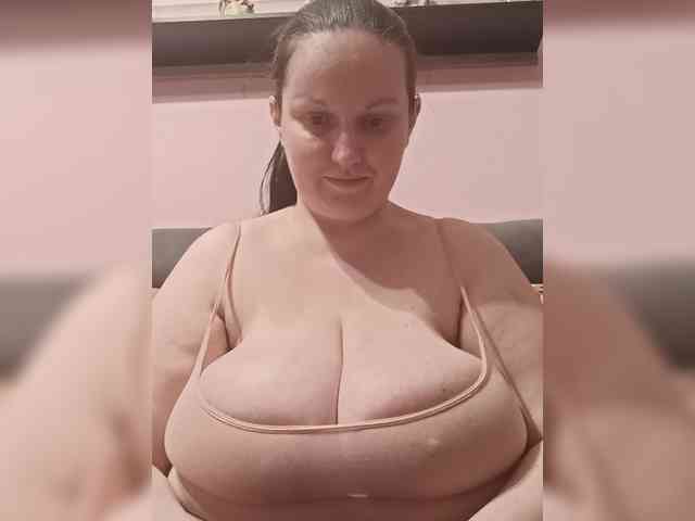 LadyAlma webcam