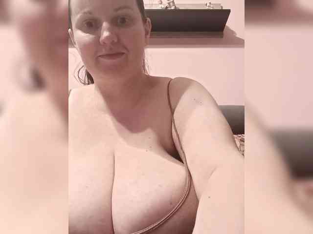LadyAlma webcam