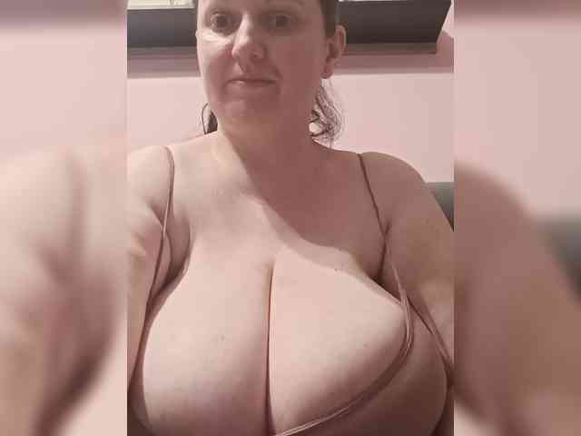 LadyAlma webcam