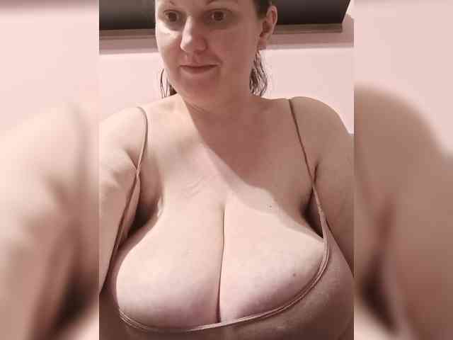 LadyAlma webcam