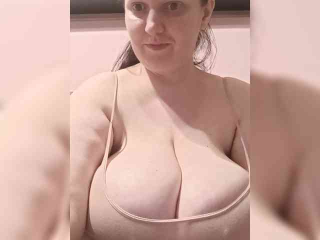 LadyAlma webcam
