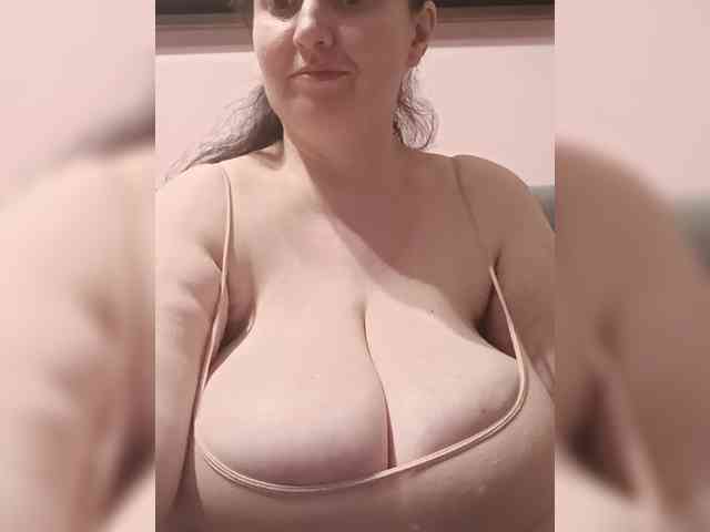 LadyAlma webcam
