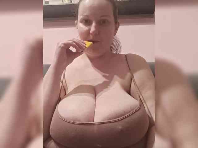 LadyAlma webcam