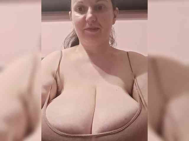 LadyAlma webcam