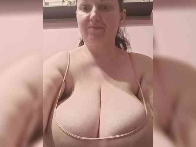 LadyAlma webcam