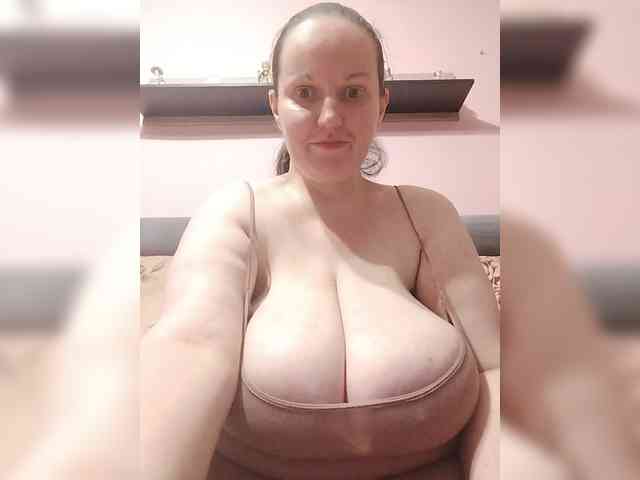 LadyAlma webcam