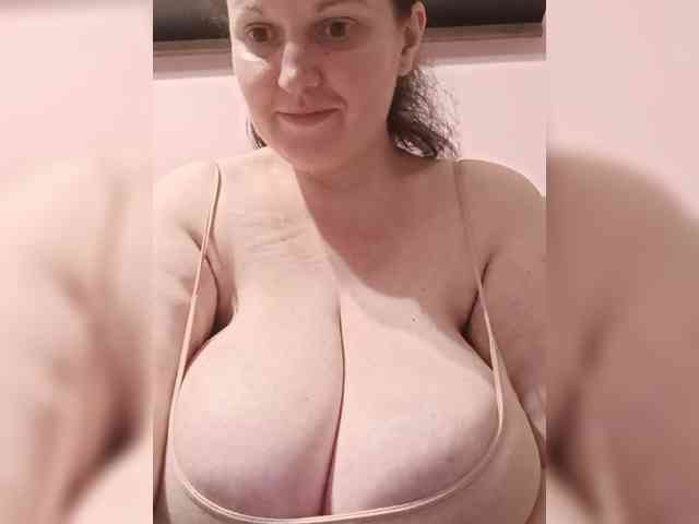 LadyAlma webcam