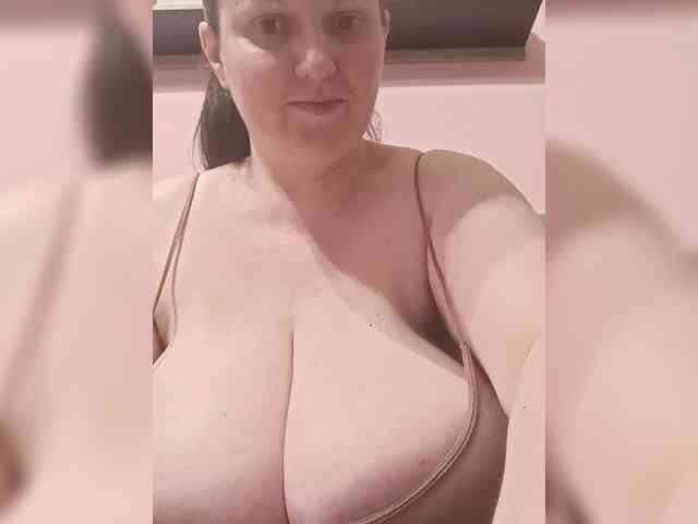 LadyAlma webcam