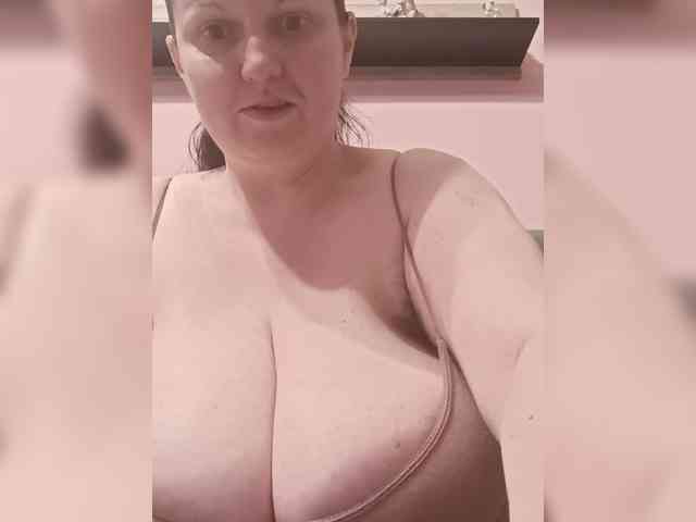 LadyAlma webcam