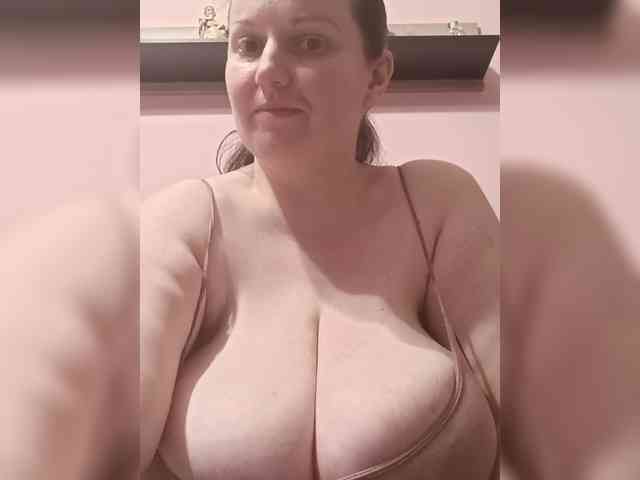 LadyAlma webcam