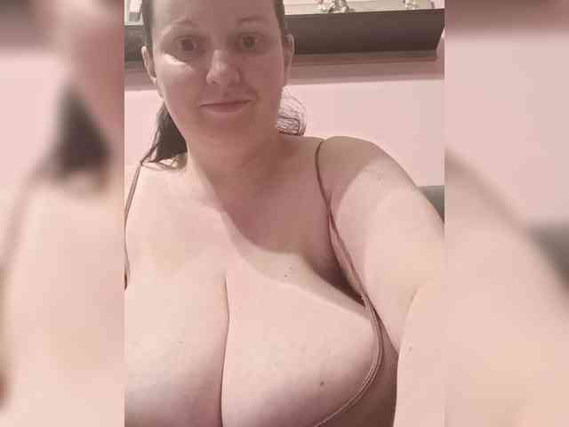 LadyAlma webcam