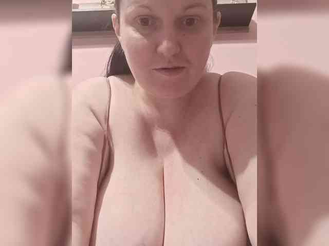 LadyAlma webcam