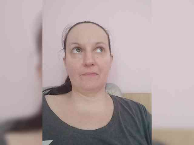 LadyAlma webcam