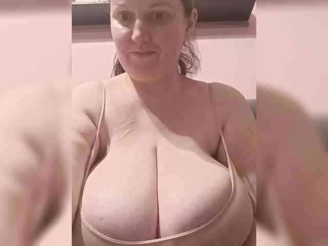 LadyAlma webcam