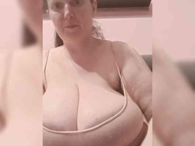 LadyAlma webcam